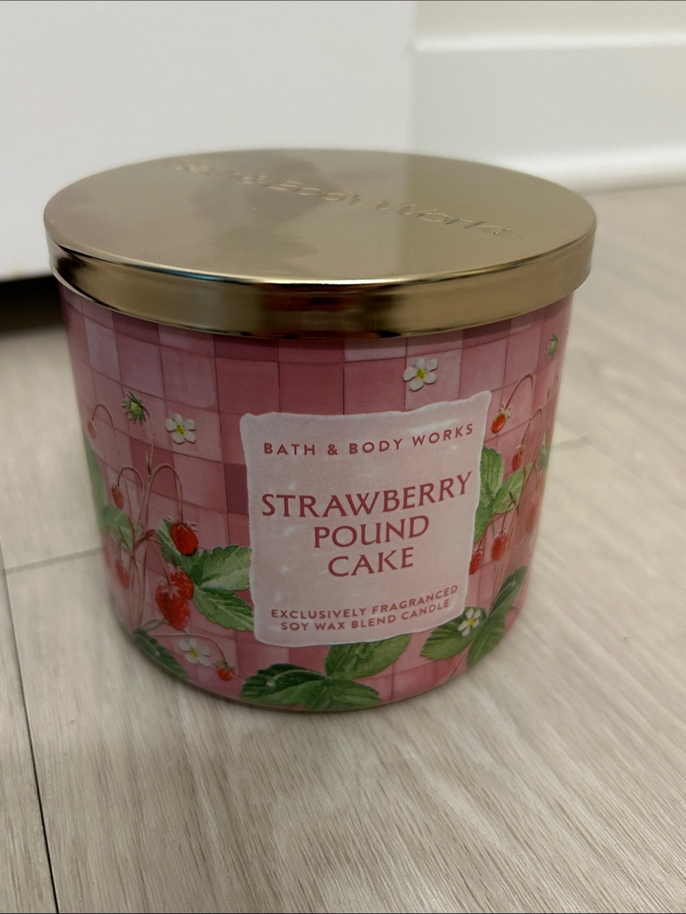 Bath & Body Works (NWT) Strawberry Pound Cake 3-Wick Candle